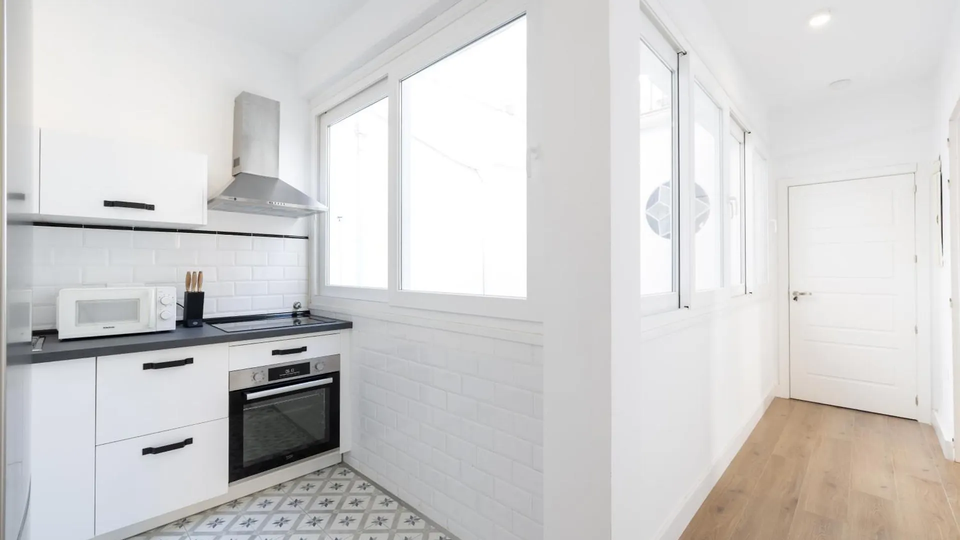 Spacious Bright Palace -1Bedroom-Terrace-Center Málaga 0*,  Spagna