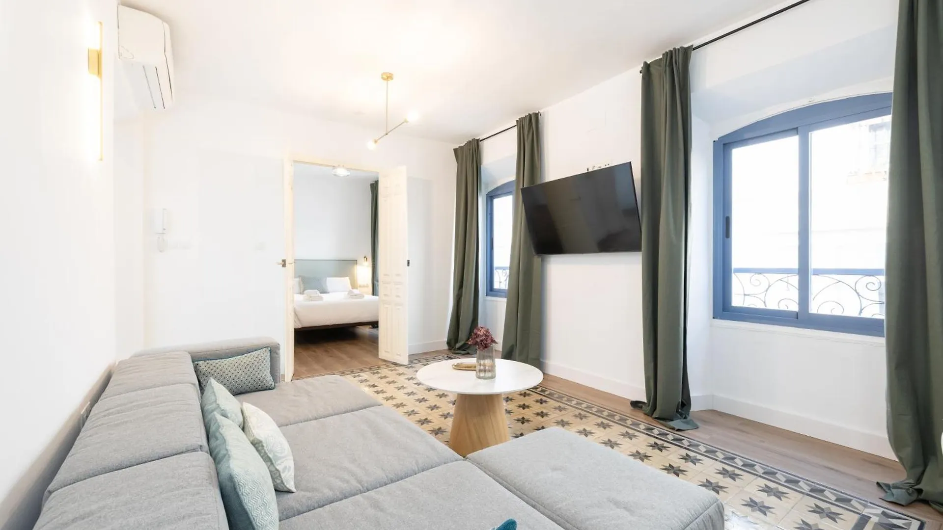 Spacious Bright Palace -1Bedroom-Terrace-Center Málaga